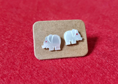Shell MOP Thailand Lucky Elephant Stud Earrings Handmade Minimal White Gift Vtg