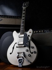 GUILD Guild StarfireTM V Bigsby® Newark St. Collection "Snow Electric Guitar