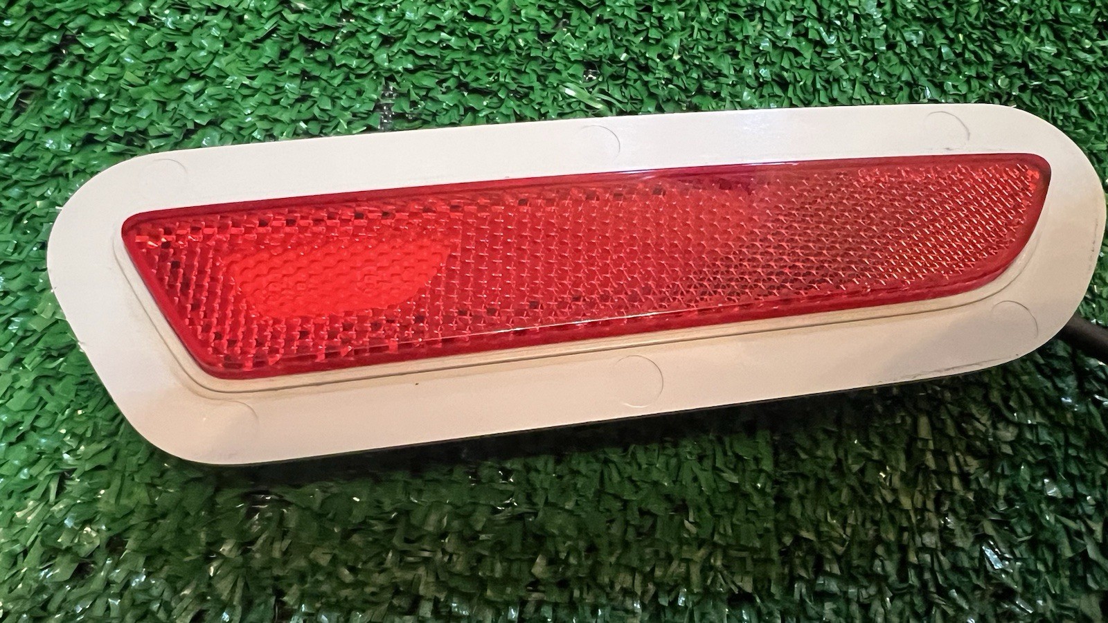 AUDI R8 REAR RIGHT BUMPER SIDE MARKER LIGHT – OEM 4S0 945 127