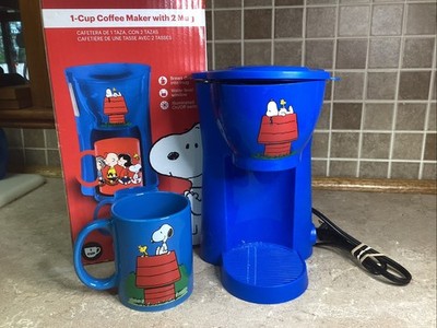 Uncanny Brands Peanuts Single Cup Coffee Maker Gift Set with 1 Mug- New In Box