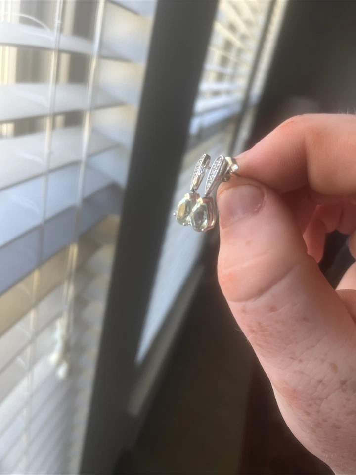 Brincos femininos Helzberg com gota de ametista verde e safira branca - Imagem 2 de 4