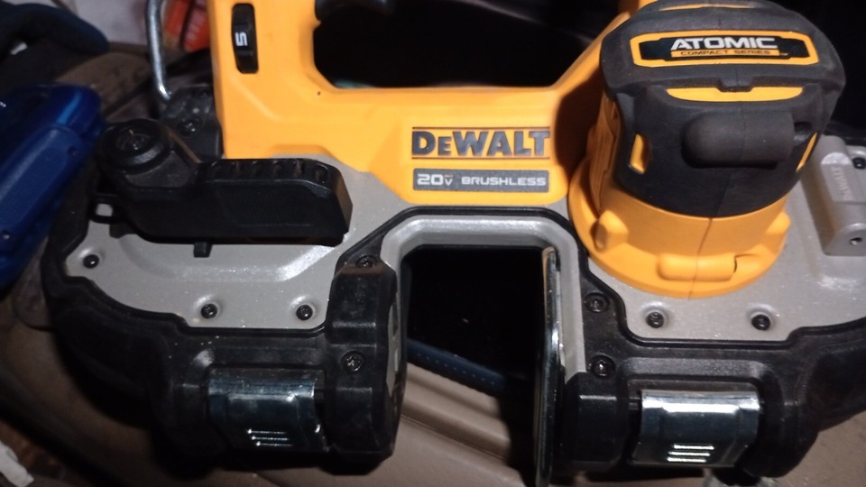 DEWALT DCS377 20V MAX ATOMIC LiIon 13/4 in. Compact Bandsaw (Tool