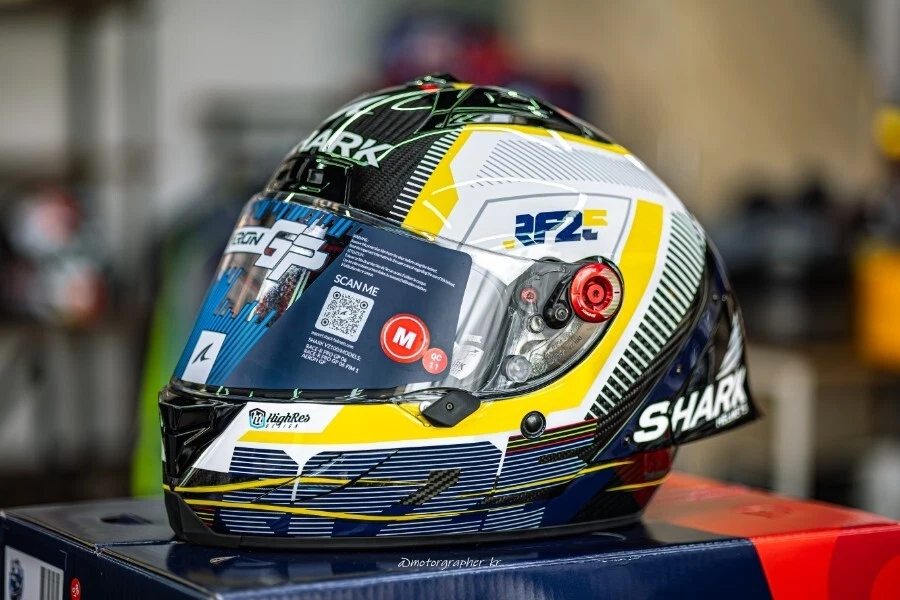 SHARK AERON GP RAUL FERNANDEZ - Image 2 of 4