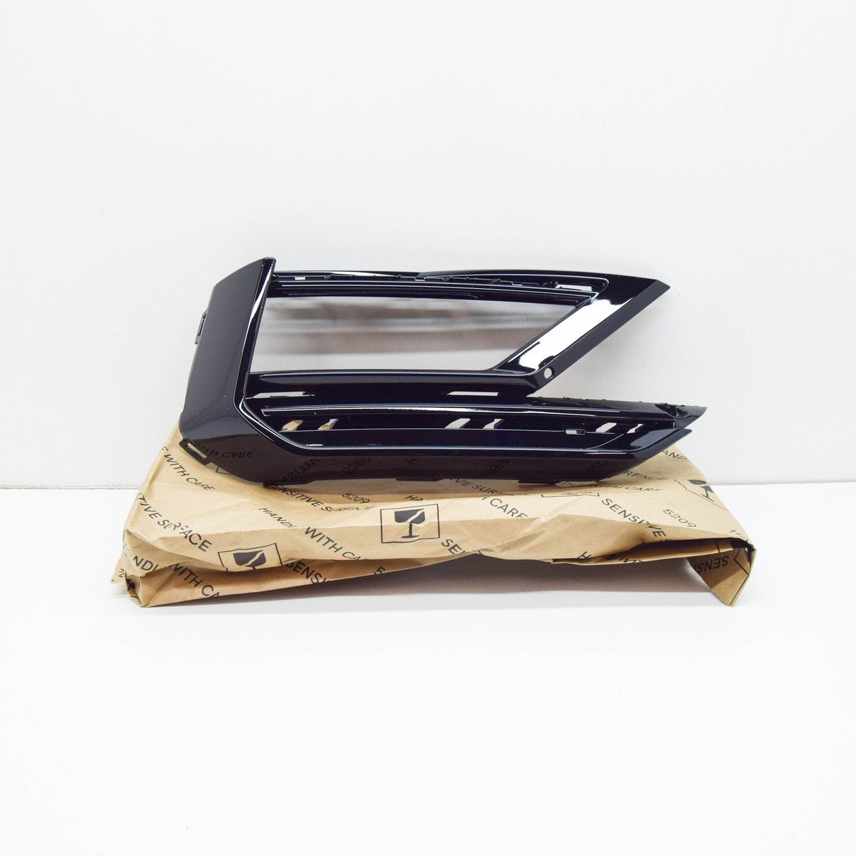 NEW VW TIGUAN AD FRONT RIGHT BUMPER VENT GRILLE 5NA853666E041