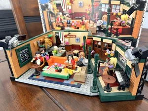 LEGO Ideas: Friends- Central Perk (21319)