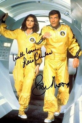 Moore & Chiles signed Autogramm FOTO Geschenk Unterschrift Pre Print James Bond
