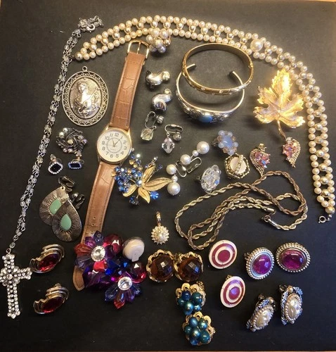 Bundle/Mixed Lot Vintage Costume Jewelry