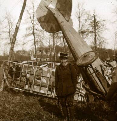 Jean Chaput in front of shot-down plane his 11th victory 1914 - 19- Old Photo