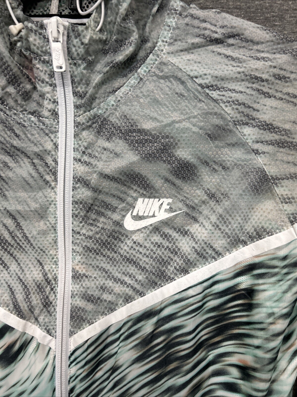 Nike Tech Hyperfuse Hooded Windrunner Jacket Wome… - image 2