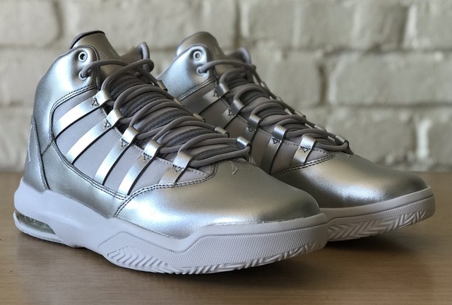 jordan max aura silver