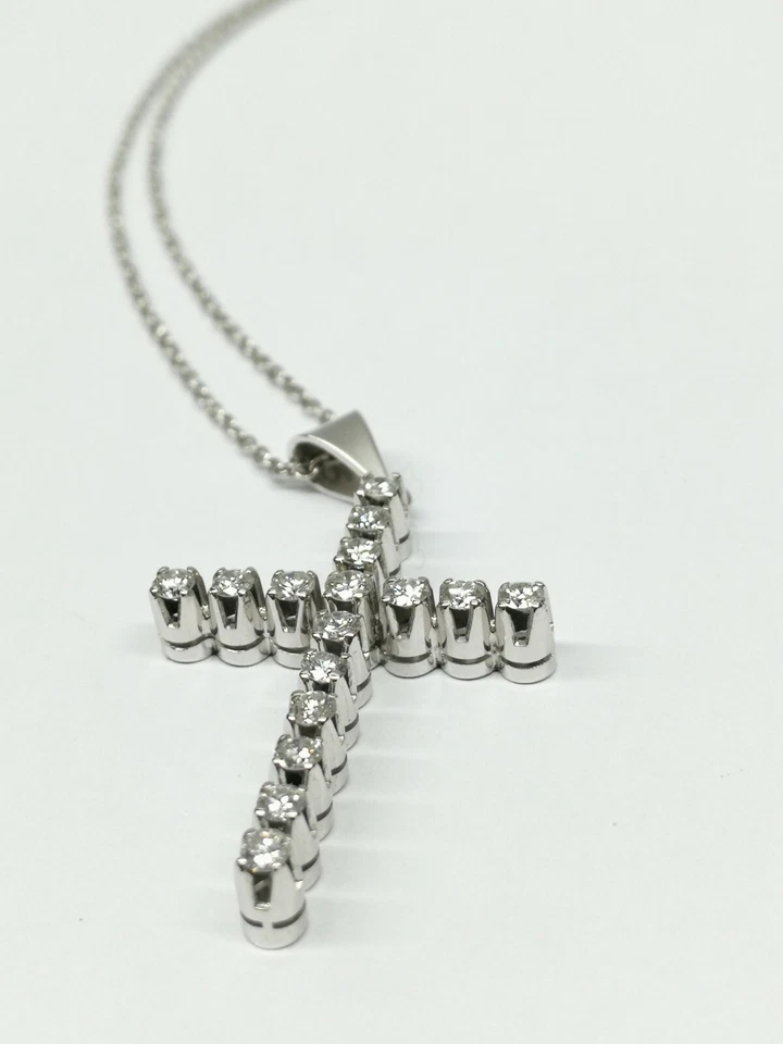 Collar Colgante Cruz Oro 18KT Diamante Natural 0.72 Quilates F Color Vs Mujer - Imagen 2 de 4