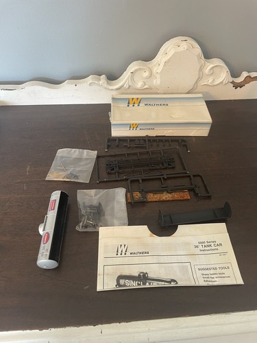 WALTHERS HO Kit 932-5008 Single Dome Tank Car HUMBLE Unassembled