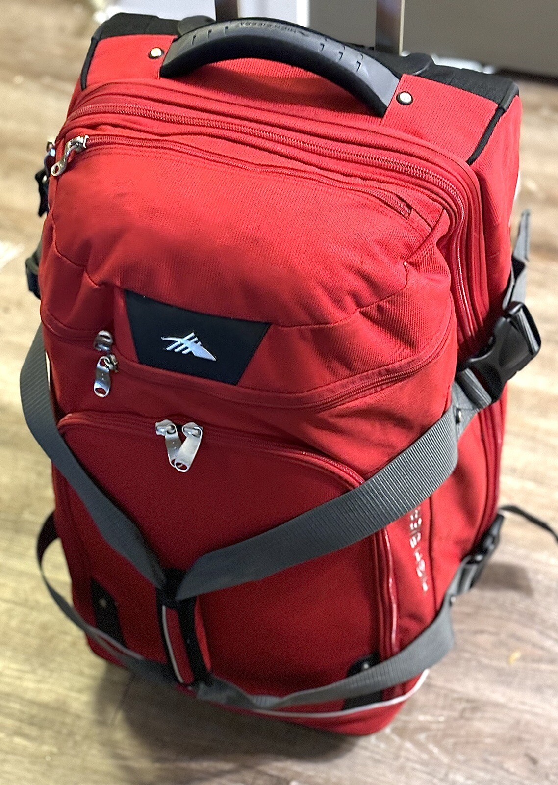 High Sierra 28 inch Drop Bottom Wheeled Pull Behind Red Duffel Bag EUC