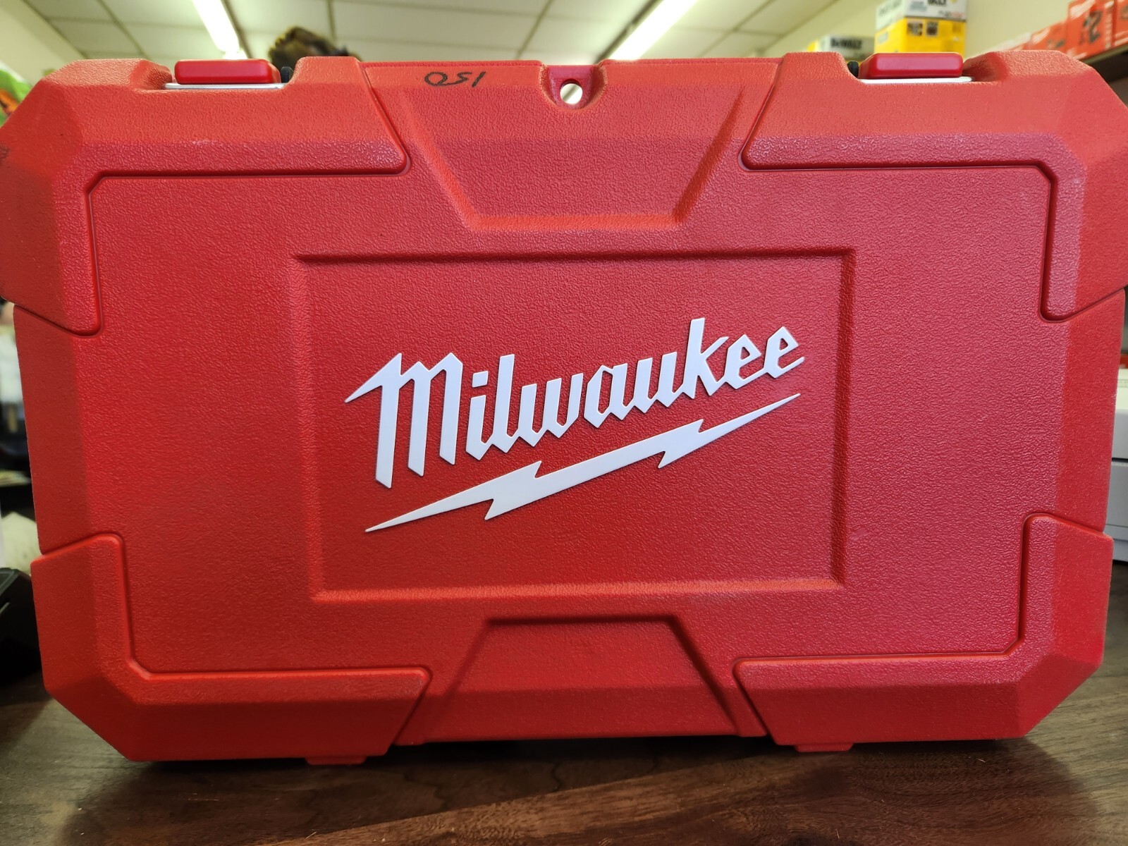 Milwaukee Rotary Hammer Drill 8 Amp Corded 1 Inch SDS DHandle Drilling