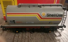Hornby 00 Gauge R119 Shell Oils Tank Wagon (TTA) Petroleum Sub-Sector Boxed