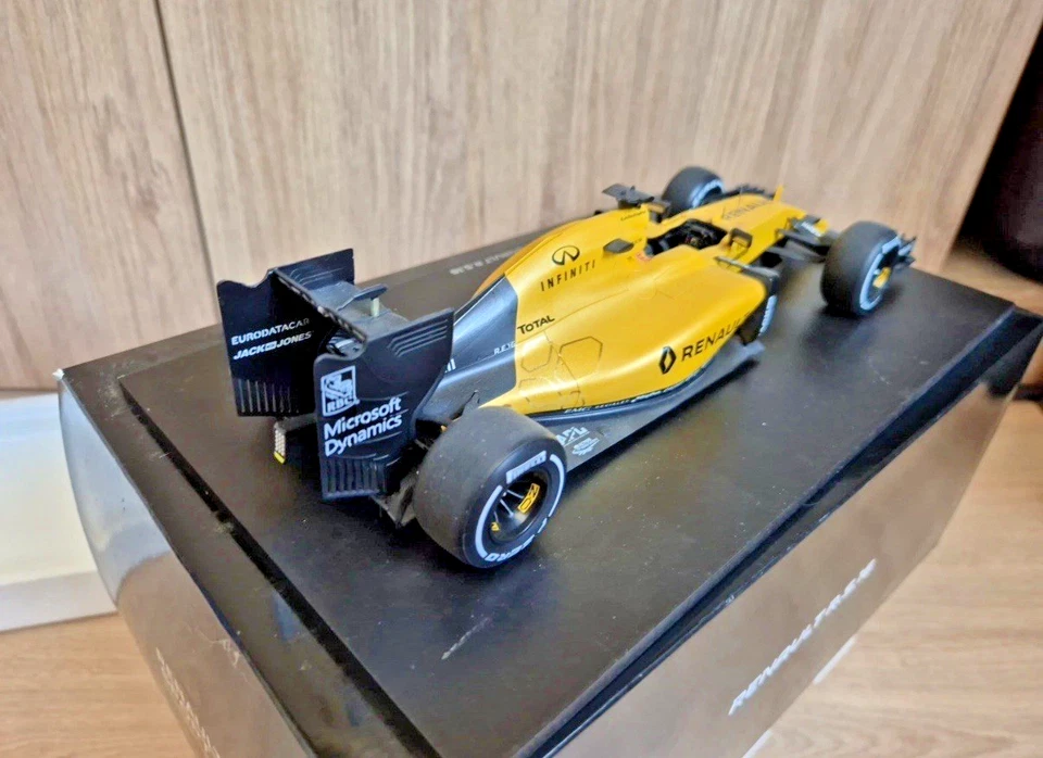 Spark 1/18 Renault RS16 Showcar 2016 Magnussen Palmer Resin F1 MIB - Image 2 of 4