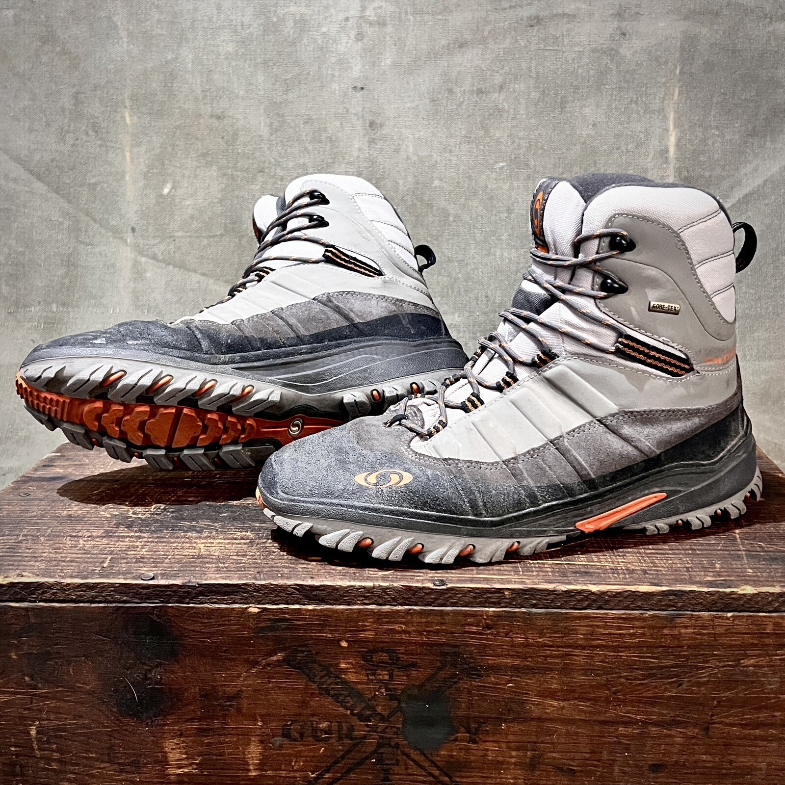 Stivali da trekking vintage Y2K SALOMON Gore Tex nero grigio uomo 10 5