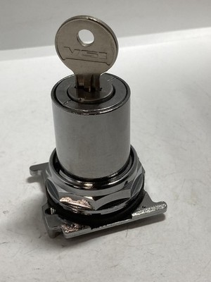 CUTLER HAMMER 10250T15111 SELECTOR SWITCH OPERATOR 2 POS MAIN KEY REM FROM L NNB