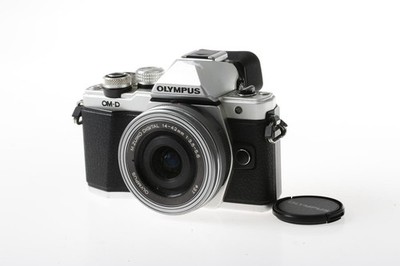 OLYMPUS OM-D E-M10 II mit 14-42mm - Pilz am Sensor/im Objektiv - SNr: BHKB21180