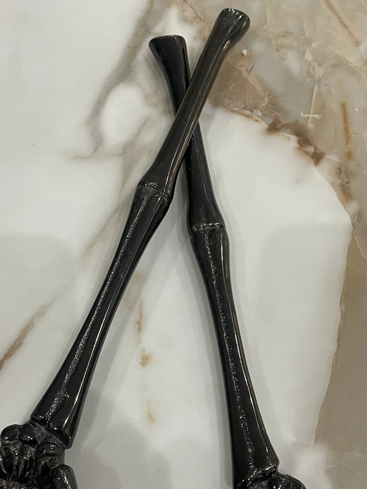 Cuchara para servir alimentos Pottery Barn Skeleton Servidores de mano Decoración de fiesta de Halloween Usado en Excelente Condición Foto 3 de 4