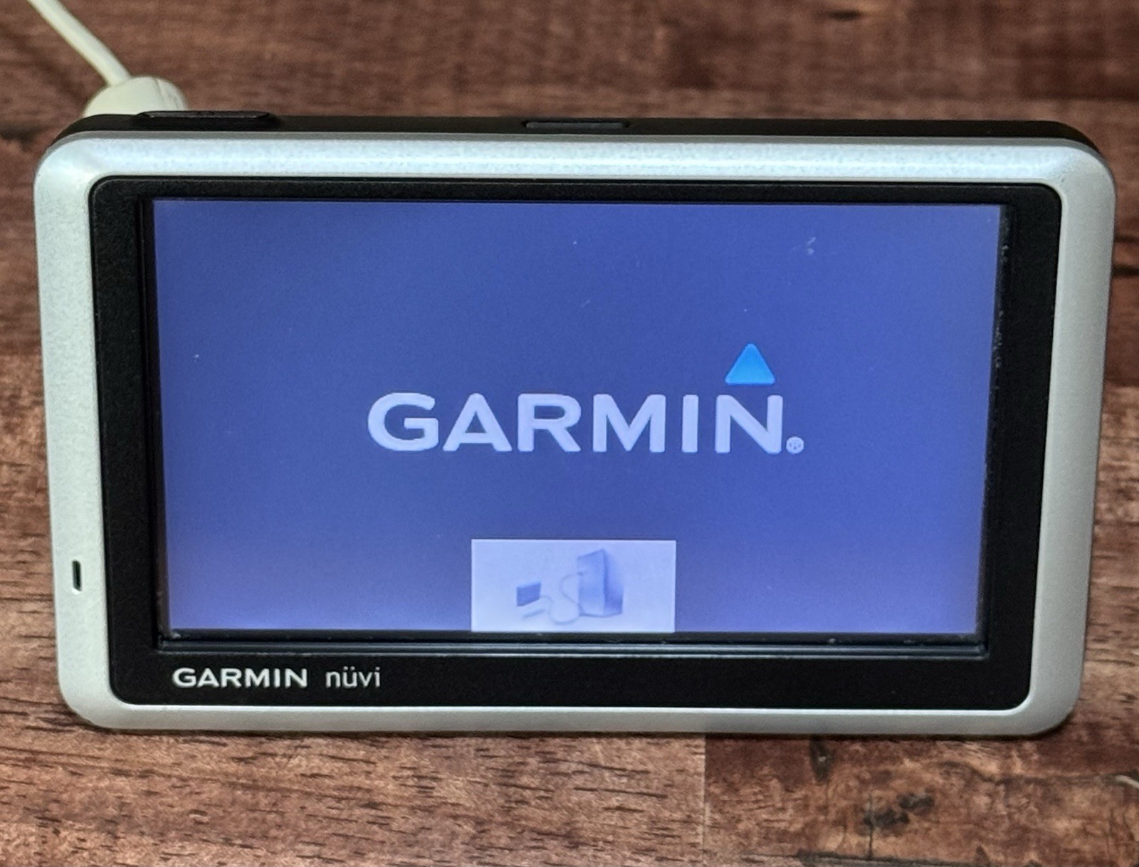 Garmin Nuvi 1300 GPS 4.3" Touchscreen Portable Navigator Bundle w/Charger