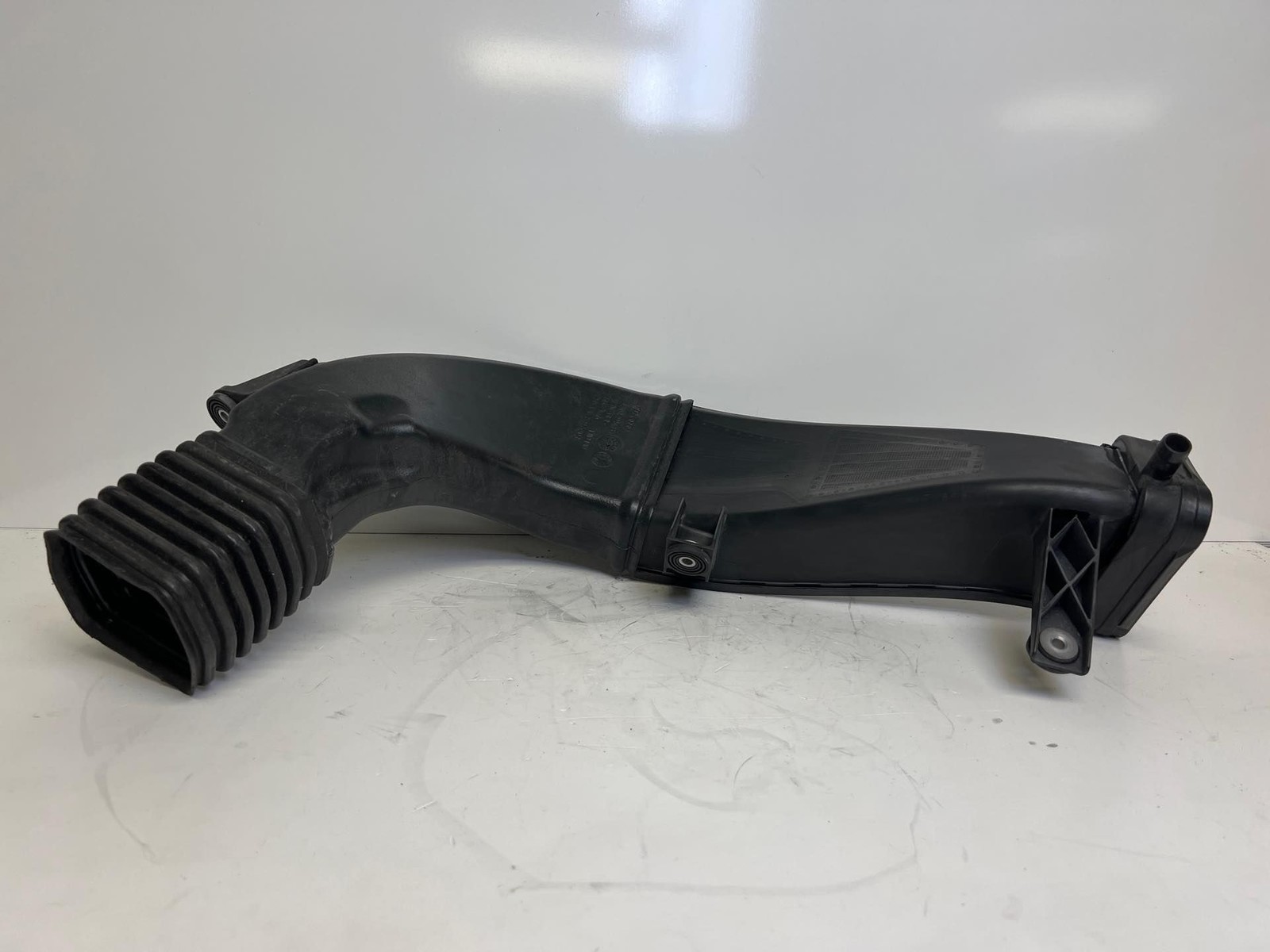 2008-2015 RH Audi R8 Engine Air Intake Hose 420129528 OEM (MK)