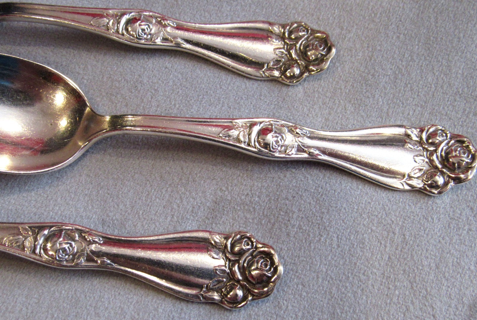 Holmes & Edwards AMERICAN BEAUTY ROSE 6 'Inlaid Silver' Teaspoons~6"