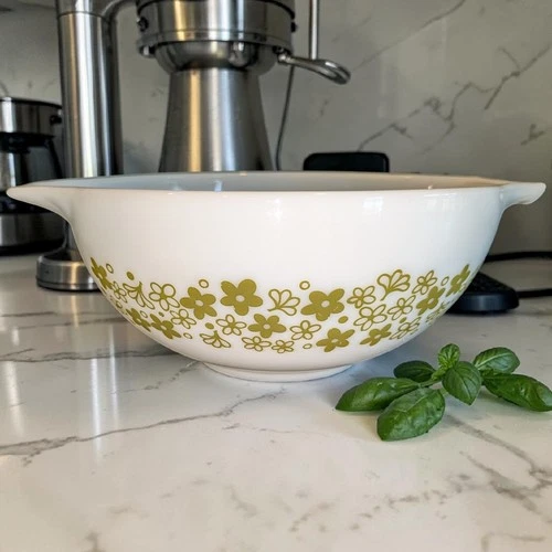 PYREX 2.5 QT Cinderella Mixing Bowl Crazy Daisy Pattern Vintage White Green
