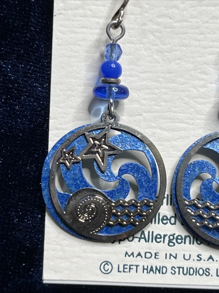 Pendientes Adajio Gancho Esterlina Pendiente Redondo con Olas Oceánicas Fósiles Estrellas Azul Foto 2 de 2