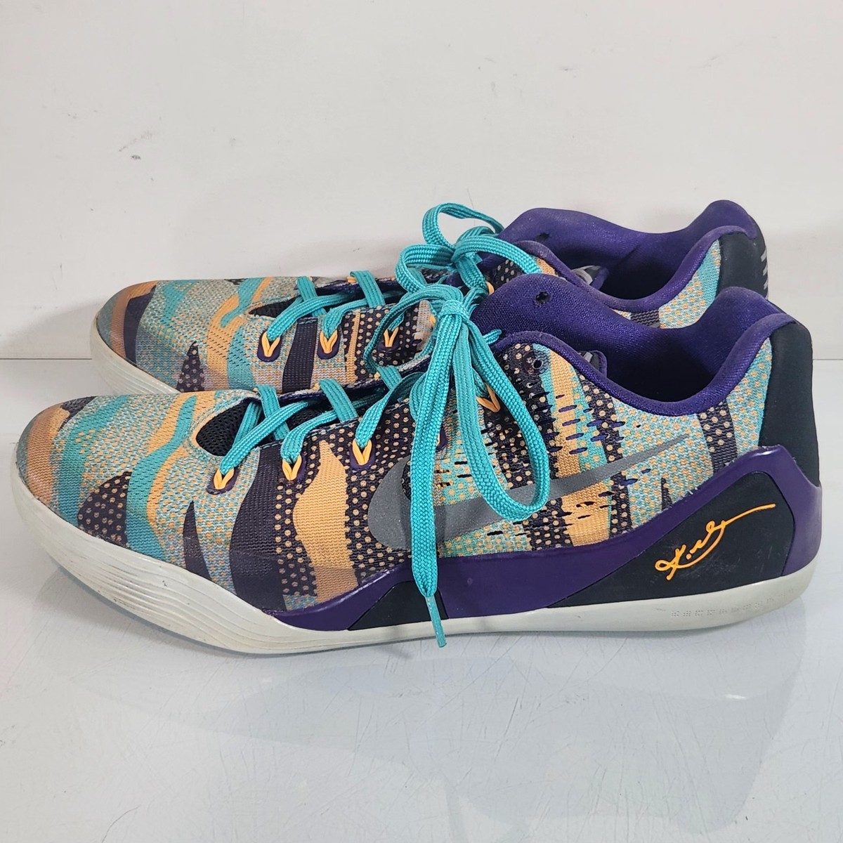 Nike Kobe 9 EM Low Unleashed Pop Art Sneakers 646701-508