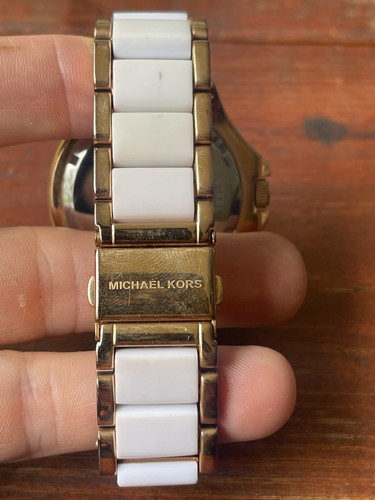 michael kors womans watch Model MK 5261 Wilson watch Brand Needs Battery - Picture 3 of 4