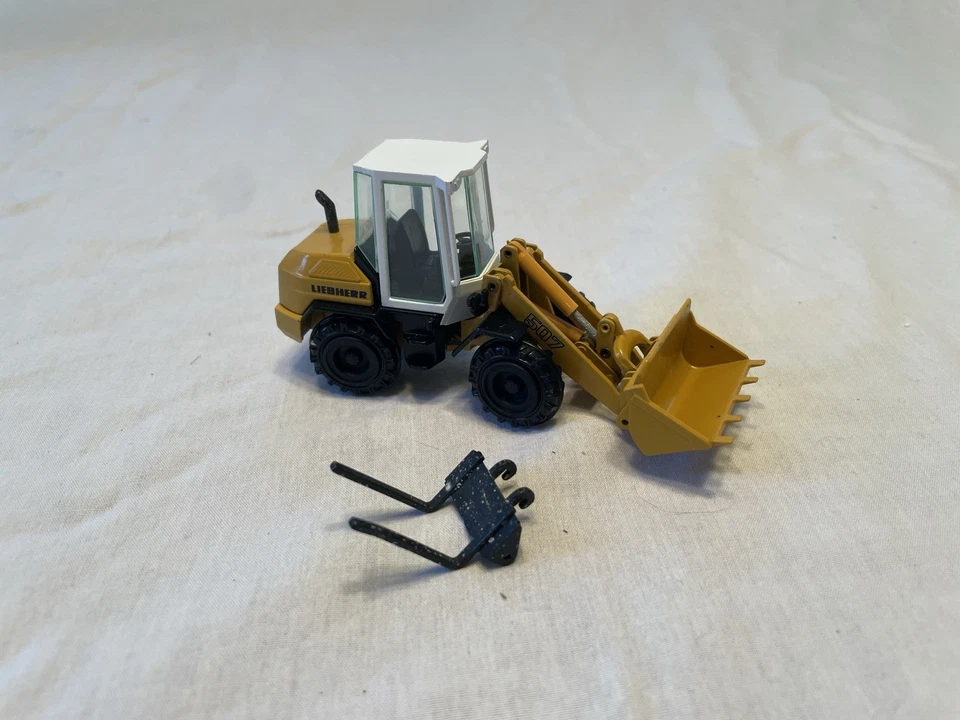 康拉德编号 2883 利勃海尔轮式装载机 L 507 带叉子 — 第 3/4 张图片