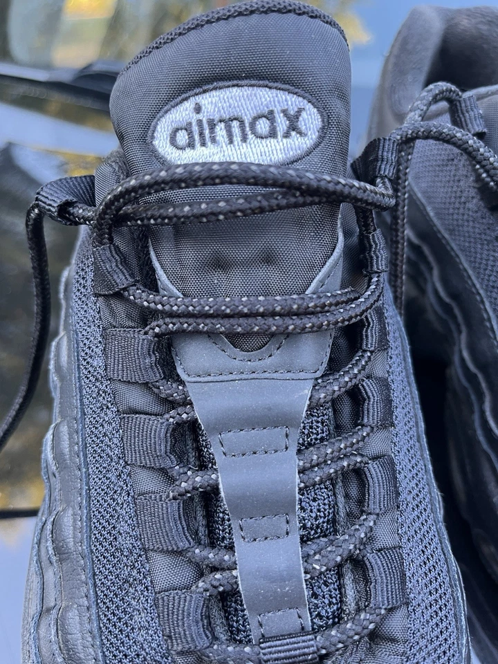 Air Max 95 Triple Black 7Y - Image 2 of 4