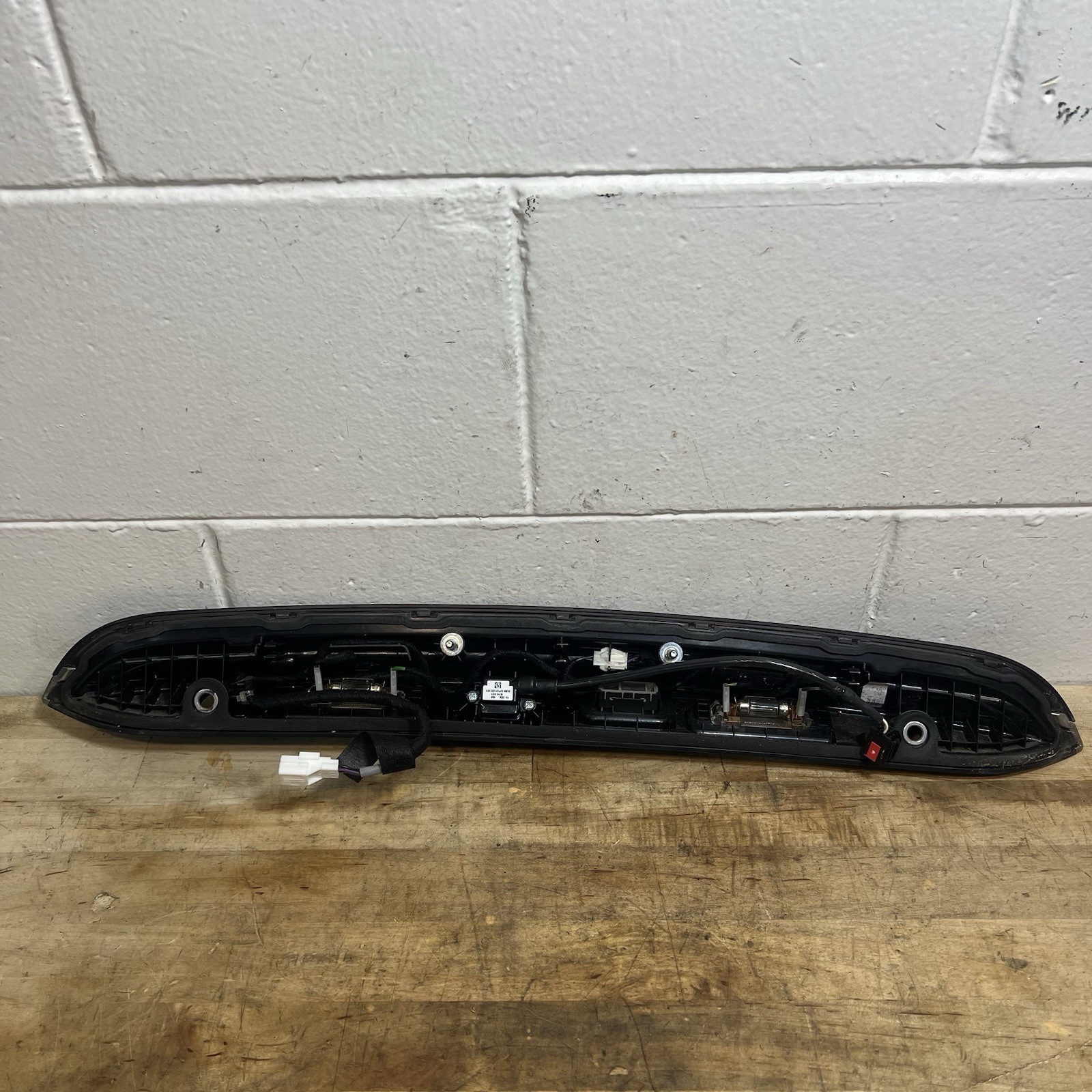 2014-2022 Maserati Ghibli Decklid Trunk Lid Molding W/ Camera Oem