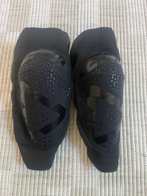 Leatt 3DF 5.0 Knee Guards Adult L/XL Black