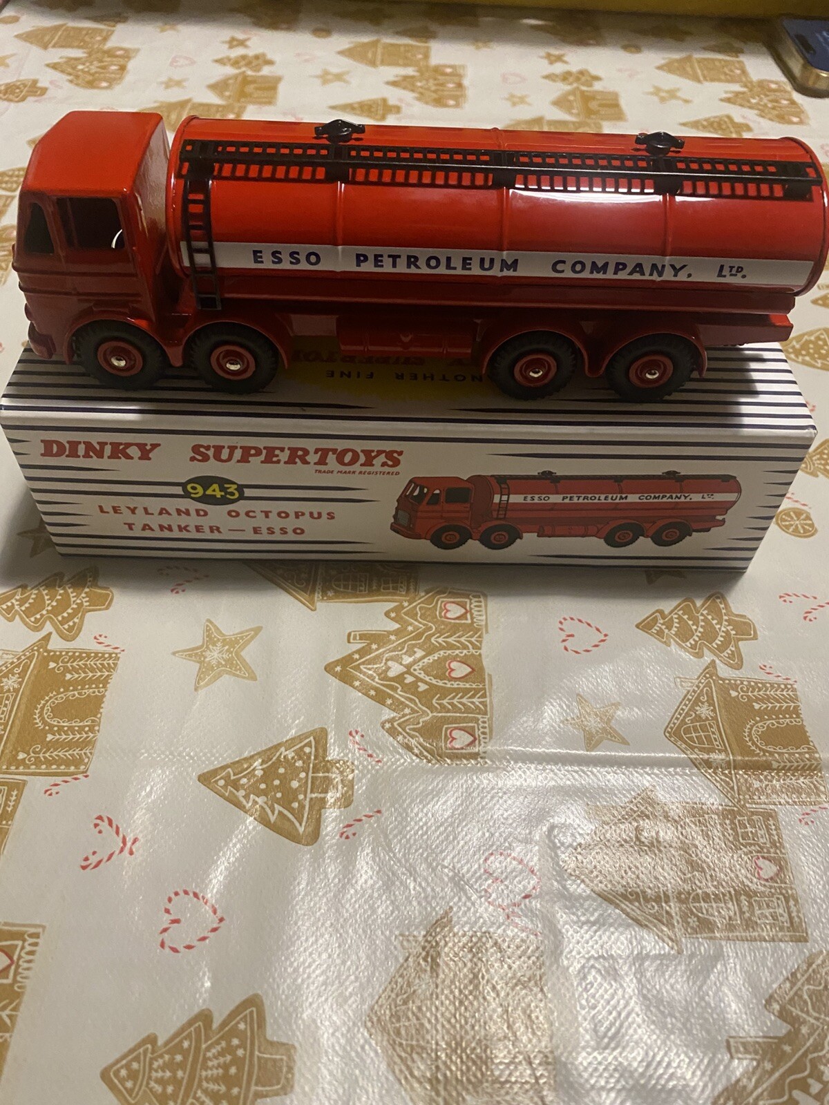 Dinky 943, Leyland Octopus Tanker - Free Price Guide & Review