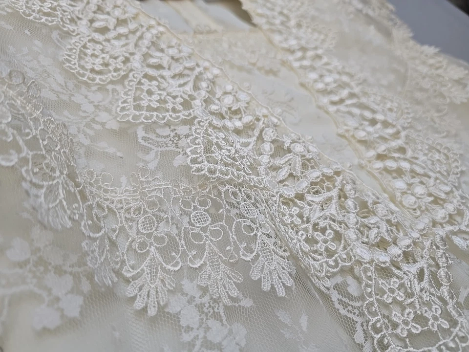 Scott McClintock Bridal Vintage off white lace Wedding Dress Size 10 - Image 3 of 4