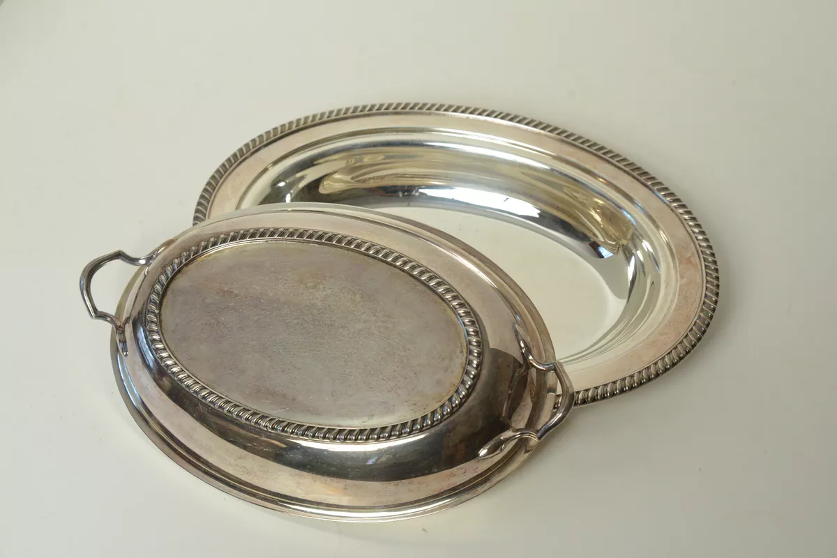 Crescent silverware top