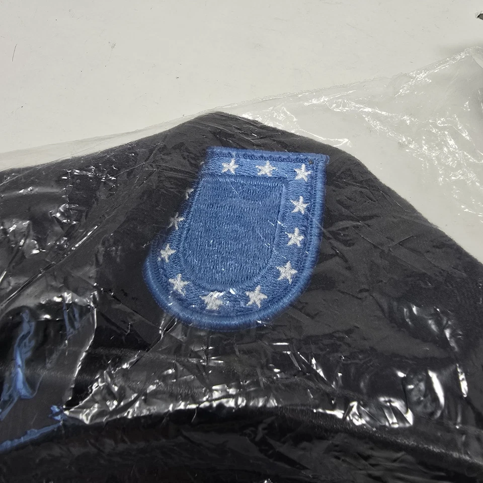 Boina de uniforme de lana negra lista para inspección militar con flash azul tipo ejército de EE. UU. Foto 2 de 4