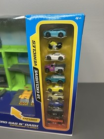 New Micro Machines Series 3 Micro Gas N Dash Expanding Playset 2021 GM Jaguar