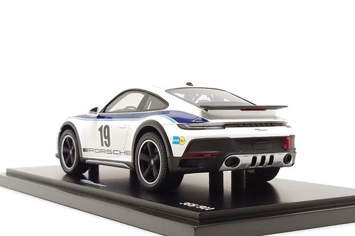 Spark 1:18 Porsche 911 Dakar (992) #19 - Rallye 1974 Design (Dealer Edition) - Picture 10 of 13