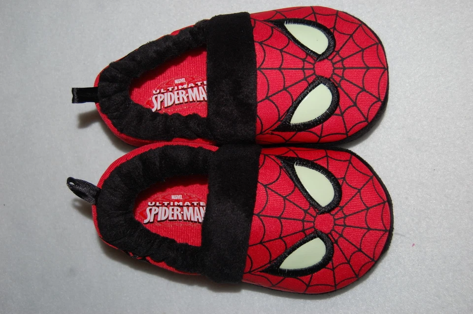 ZAPATILLAS SPIDERMAN ROJAS NEGRAS para bebés pequeños que brillan en ojos oscuros TALLA S 5-6 Foto 2 de 2
