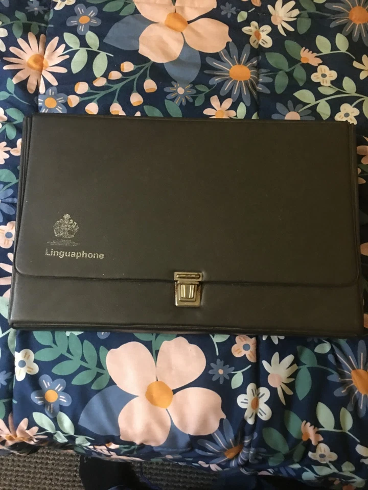 Vintage Linguaphone Complete English Course with 50 45 rpm records  - Image 2 of 2