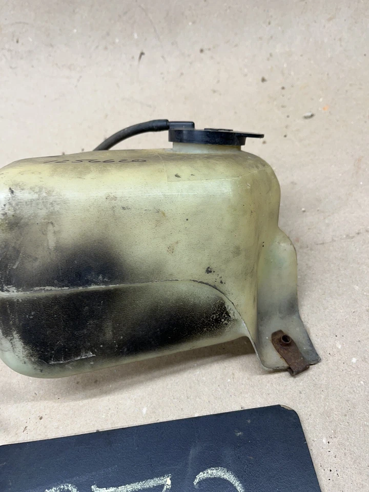 MONTE CARLO MALIBU EL CAMINO 1978 1987 Camaro Impala parabrisas lavadora depósito Foto 3 de 4