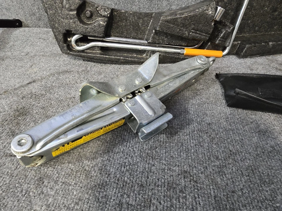 LEXUS 92-00 SC300 SC400 OEM NEUMÁTICO DE REPUESTO LLANTA REPUESTO ESPUMA SOPORTE CONJUNTO DE HERRAMIENTAS Foto 3 de 4