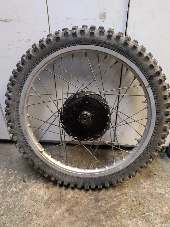 Buje de rueda delantero Suzuki RM125 1981-82 OEM Foto 2 de 4