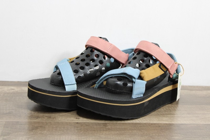 Teva Flatform Universal Women's sandals Sz:9 (FA-1288)