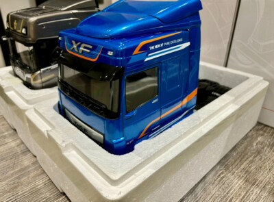 PREMIUM CLASSIXXS - 2018 DAF XF Space Cab 4x2 Blue - 1/18