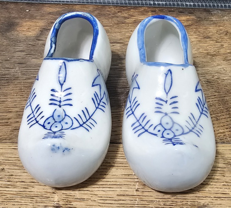 VINTAGE ~ Porcelain Clog Hand Painted Figurine Blue/White -Made In JAPAN 3.5"