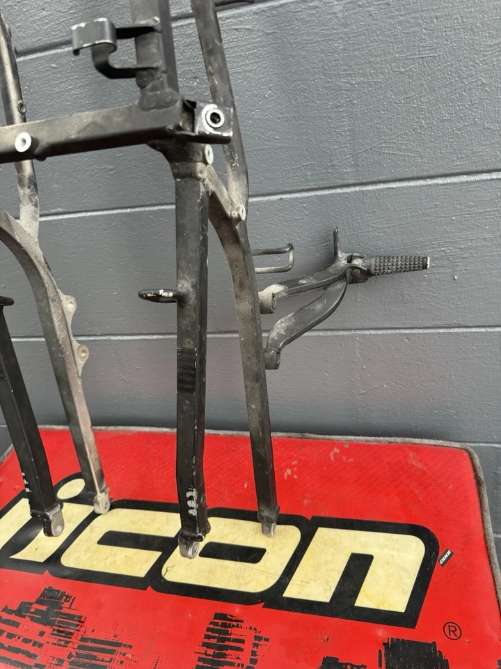 Subchasis trasero Suzuki GSXR 600 GSXR 750 2001-2003 01-02 GSXR 1000 OEM BUENO Foto 2 de 3